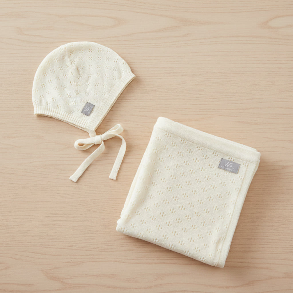 LOVE Gift Set For Baby - Blanket and Bonnet