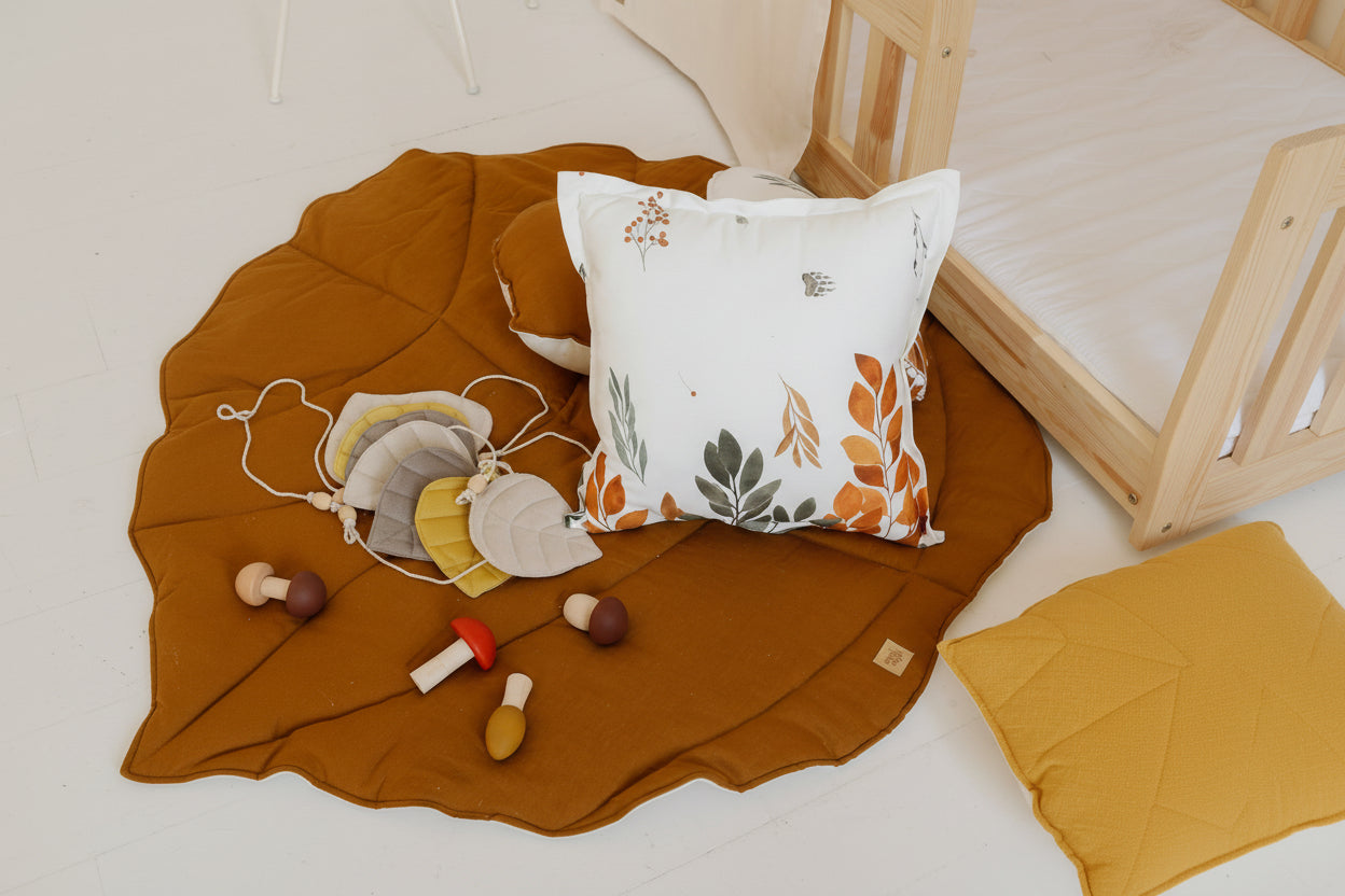 Organic Cotton and Linen Leaf Playmat - Caramel